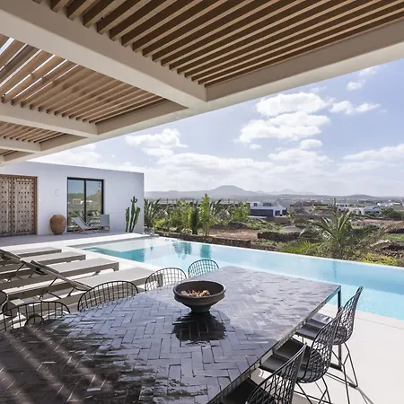 Gara Exclusive Luxury With Heated Pool Villa *